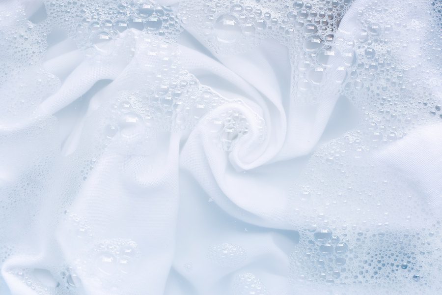 Soak a cloth before washing, white cloth.
